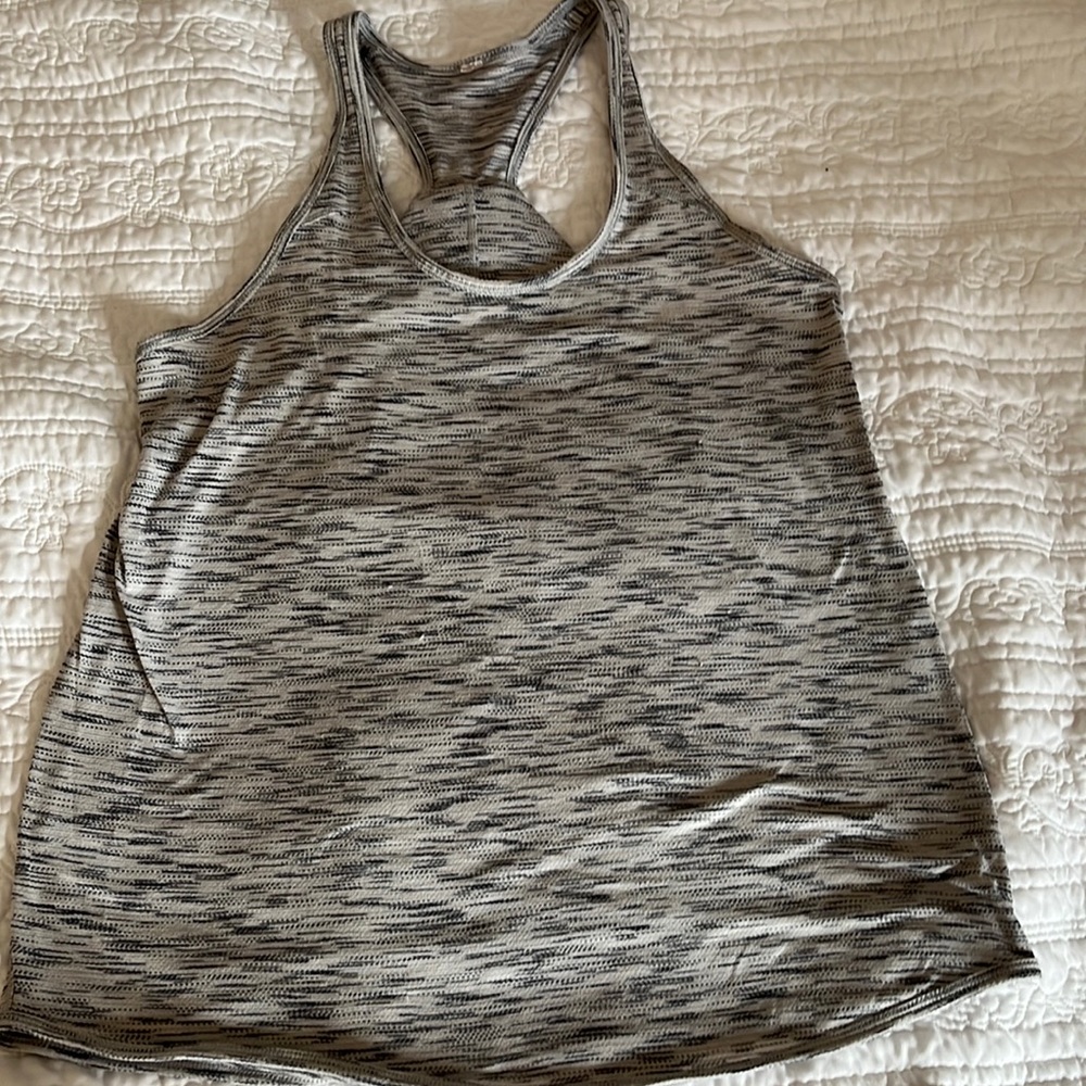 Loose fitting Lululemon Tank